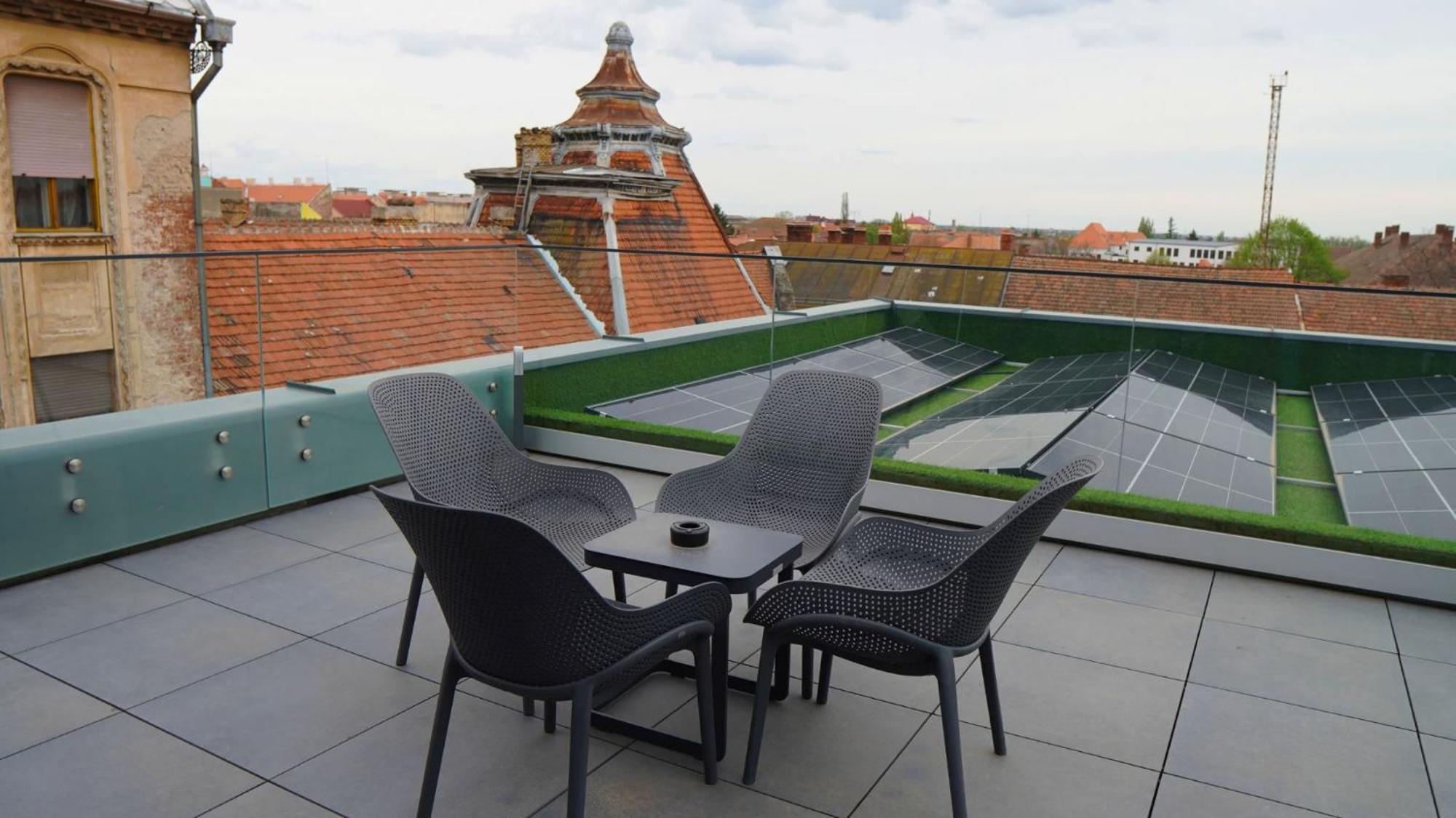 Aniroc Signature Hotel Arad Kültér fotó Rooftop terrace