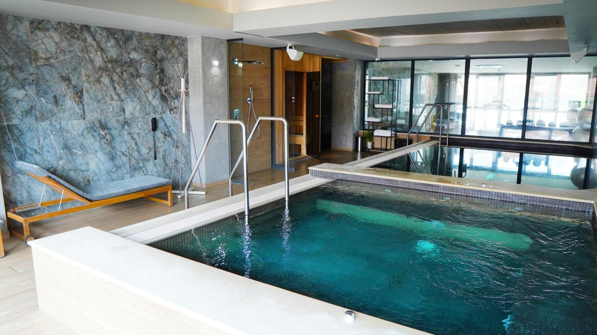 Aniroc Signature Hotel Arad Kültér fotó A spa in the hotel