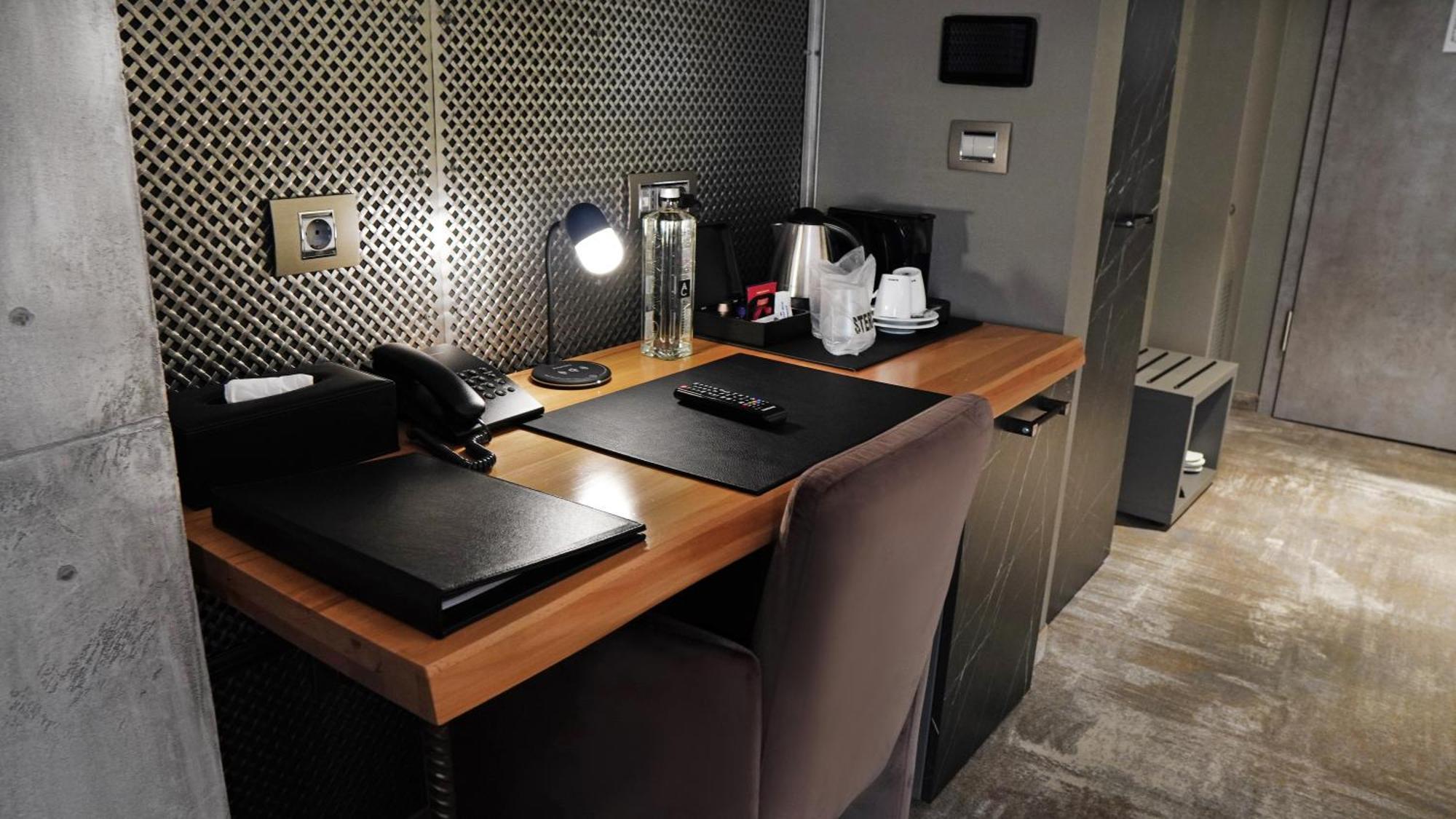 Aniroc Signature Hotel Arad Kültér fotó A Nespresso machine in a hotel room
