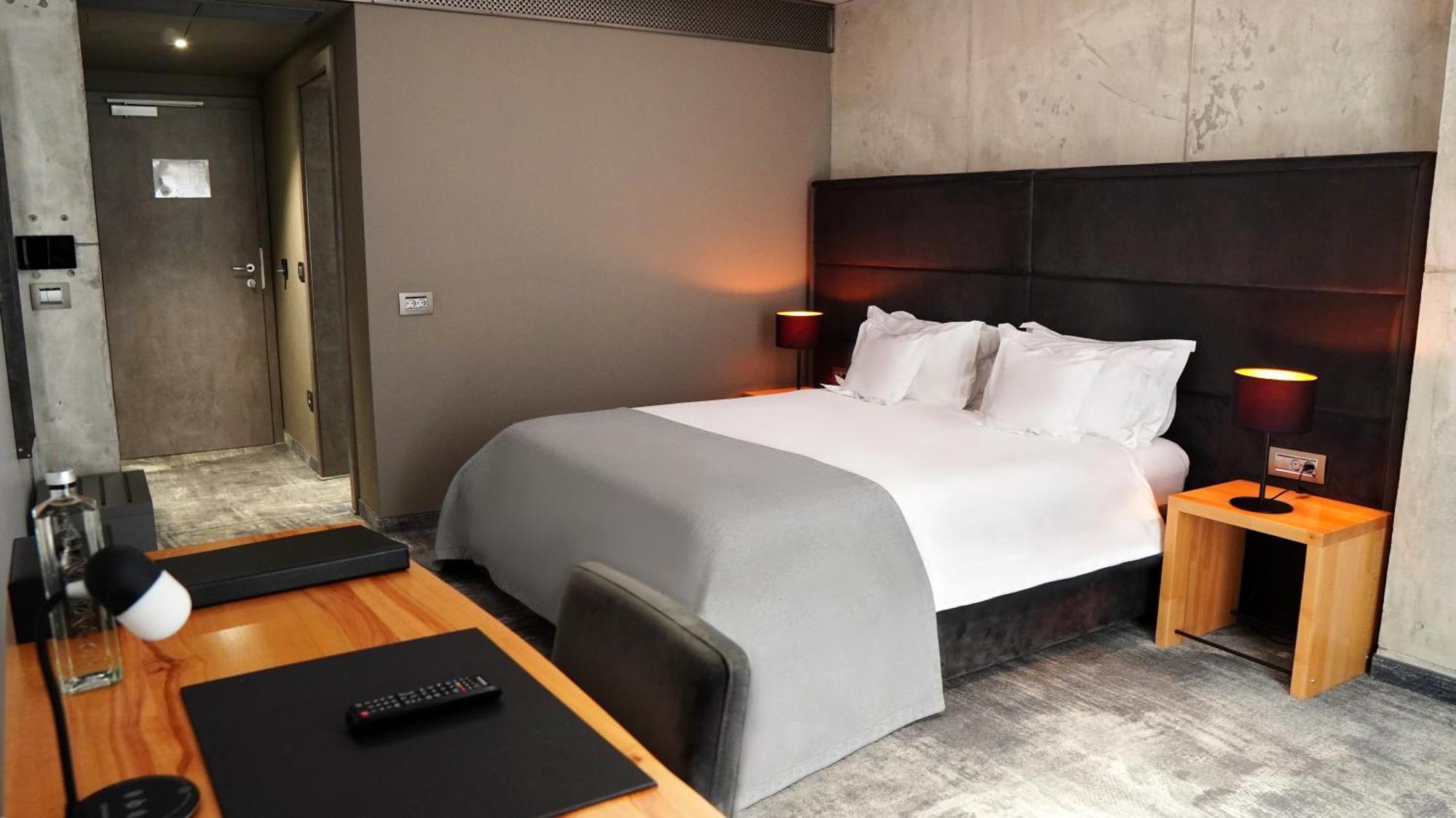Aniroc Signature Hotel Arad Kültér fotó A room at the hotel