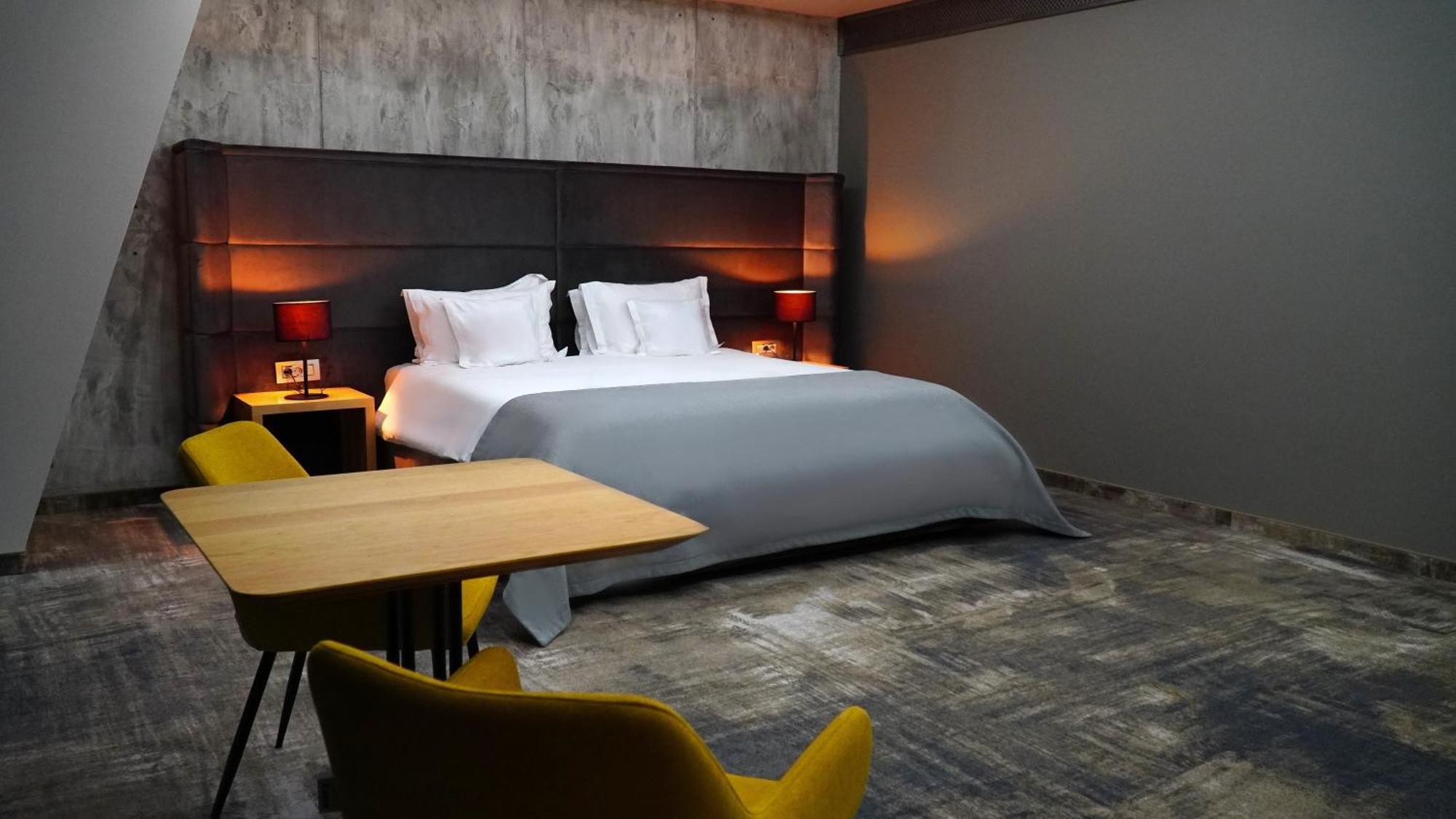 Aniroc Signature Hotel Arad Kültér fotó A room at the hotel